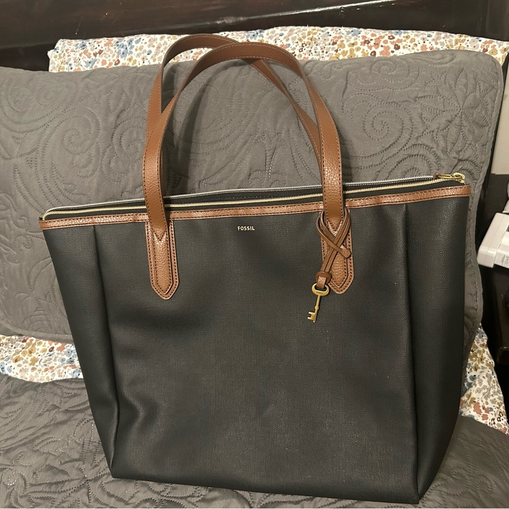 Fossil tote bag